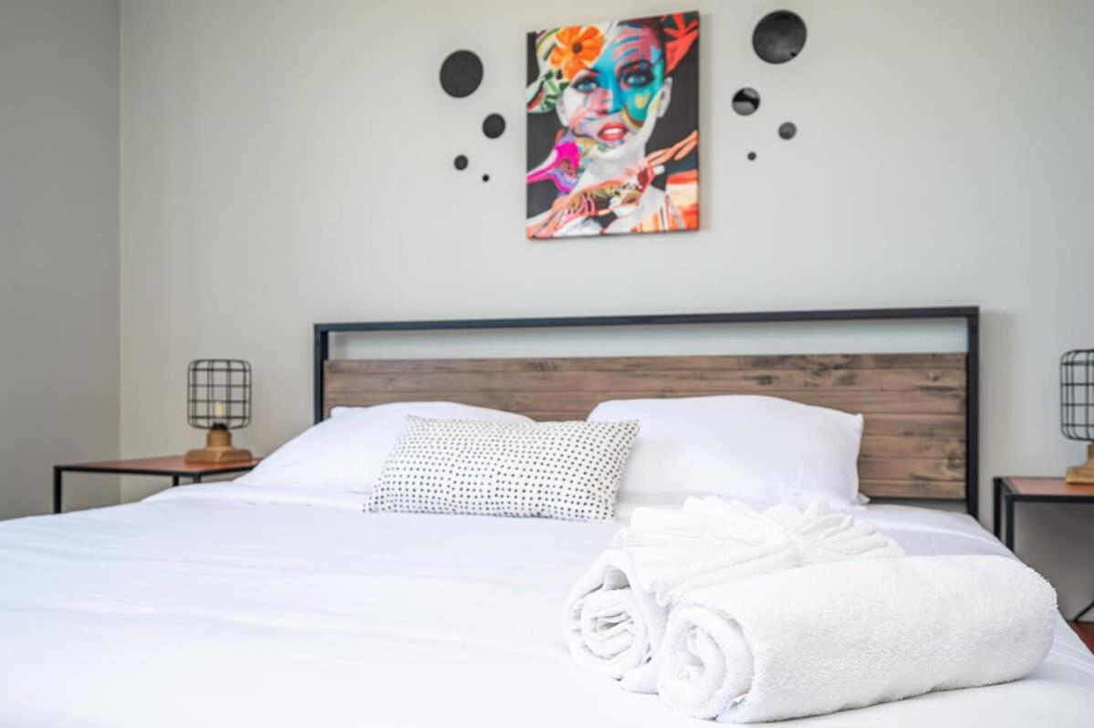Apartamento Downtown! Paid Onsite Parking! View! Lm1706 *