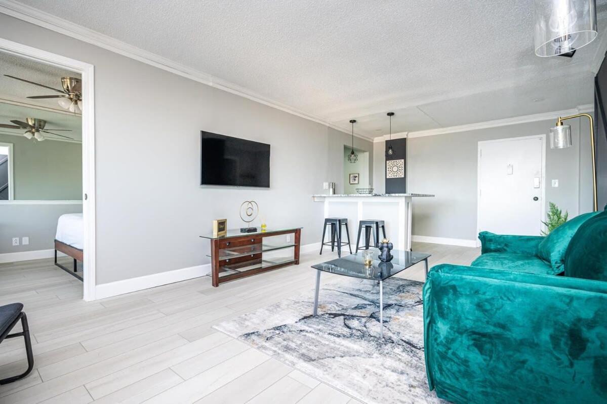 Apartamento Downtown! Paid Onsite Parking! View! Lm1706