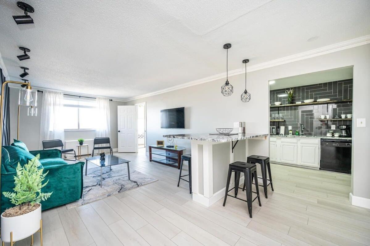 Apartamento Downtown! Paid Onsite Parking! View! Lm1706 *